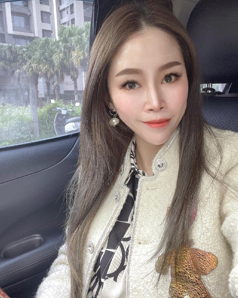 A2102 照片7555张 视频242个 台湾 成熟气质性感阿姨 生活日常 旅游 工作 自拍多 职业模特 美妆 生活素材丰富