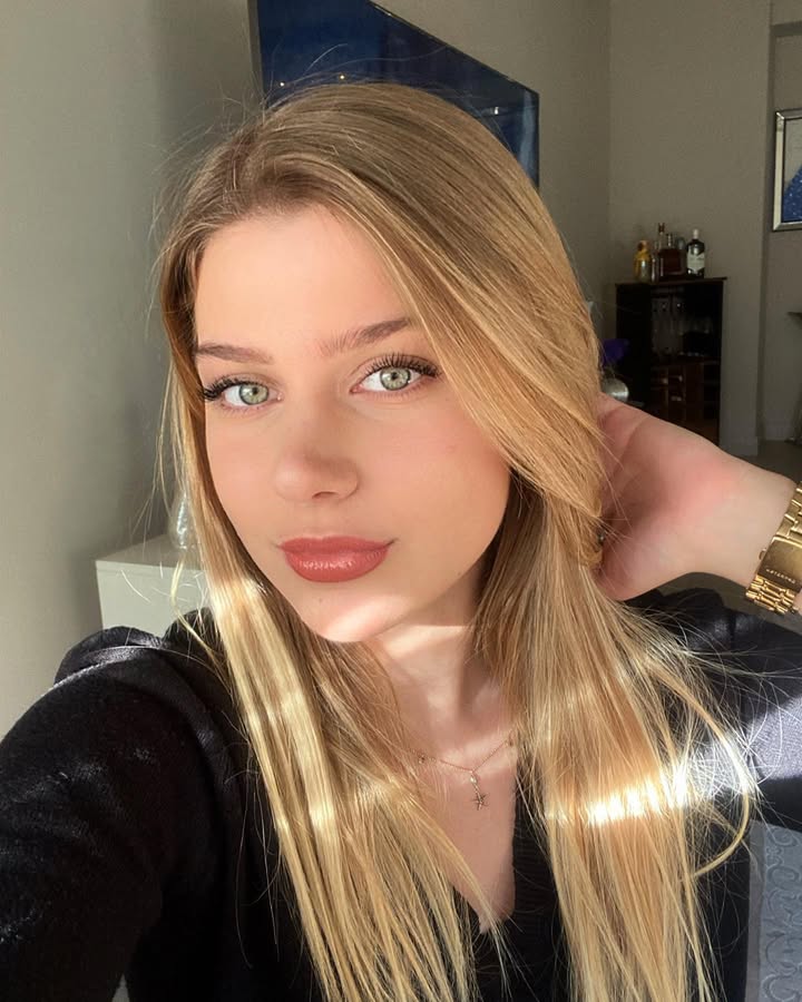 N367 照片530张 视频54个 俄罗斯 居家 睡衣 自拍多 生活场景丰富  旅游 风景