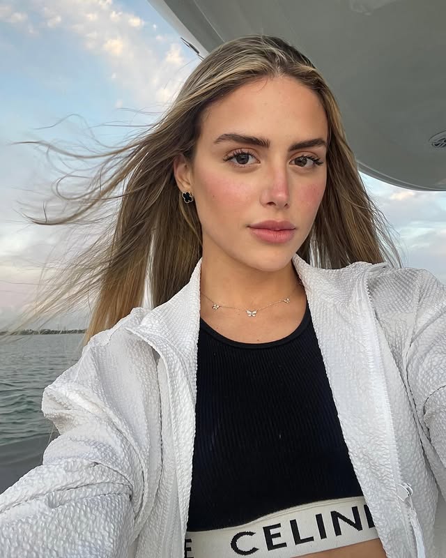 N370 照片664张 视频25个 法国 自拍多 瑜伽  生活场景丰富  旅游 风景 生活日常