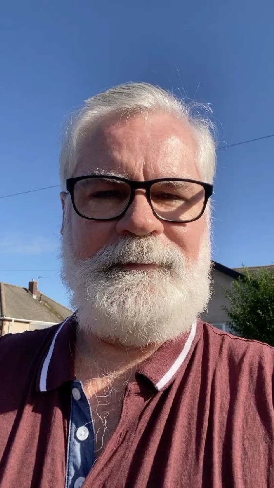 F313 照片1916张 视频108个 法国 大叔 旅游 聚会 自拍多 视屏自拍打招呼 生活日常 适合虚拟视频