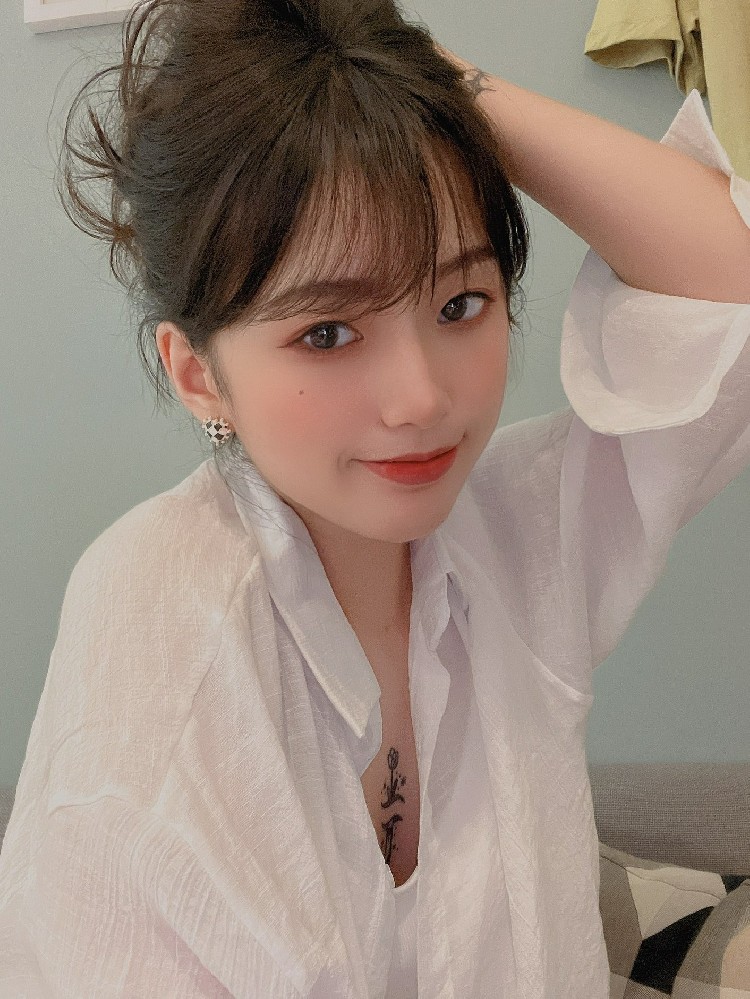 G221 照片178张 视频67个 同人私密 美女小姐姐 生活日常自拍 居家性感 大尺度自拍 自娱自乐