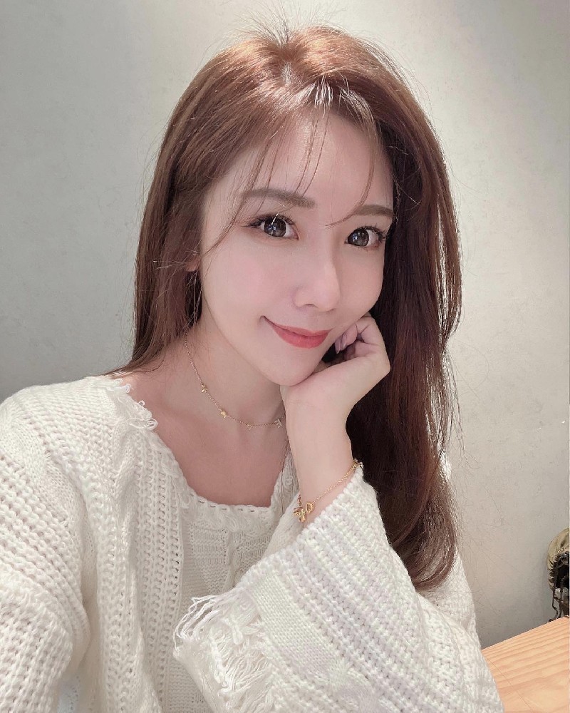 10UB10照片12146张 视频409个 台湾 美女少妇宝妈 一儿一女 生活日常 旅游 带娃 美食 生活素材超丰富 视频有自拍 适合虚拟视频