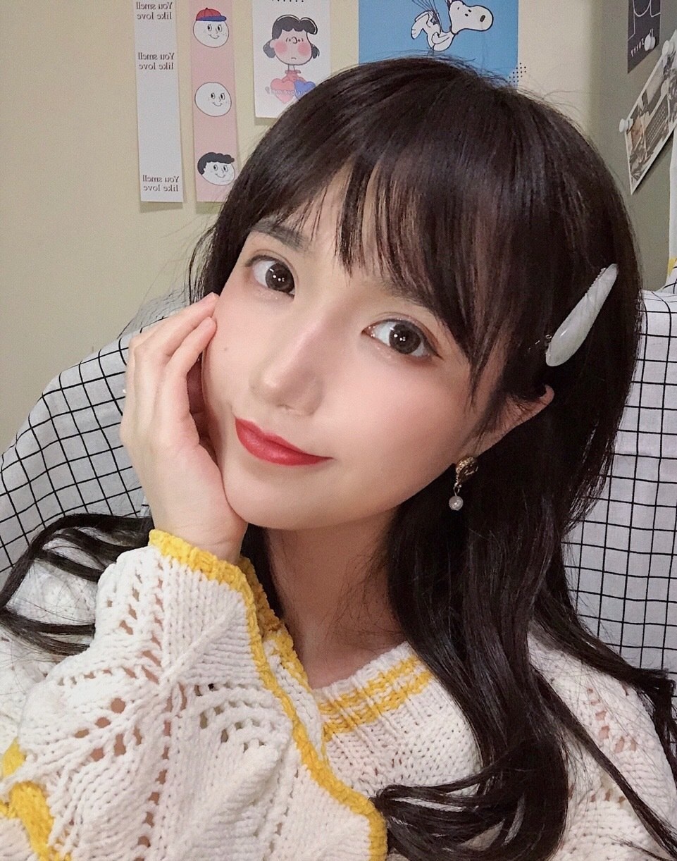 A1044 照片652张 视频36个 中国女 甜美可爱型短发美女 生活日常 旅游 自拍多 真实