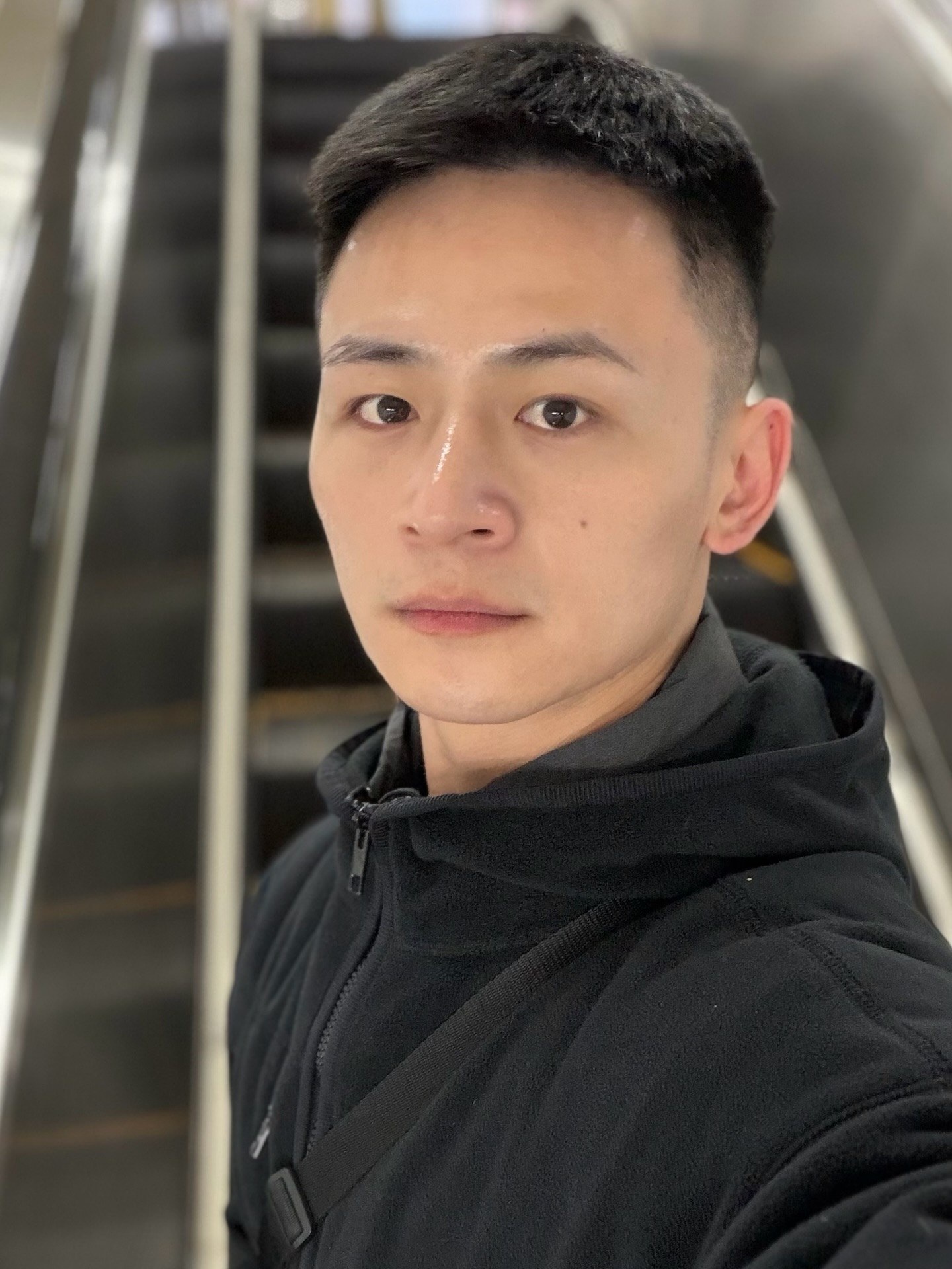 D1023 照片623张 视频40个 台湾 正装 工作 消防员 腹肌 肌肉 爱好健身 户外日常 自拍较多 骑行 瑜伽 旅游 穿搭 游泳 居家日常 亲子 球类运动 生活场景丰富