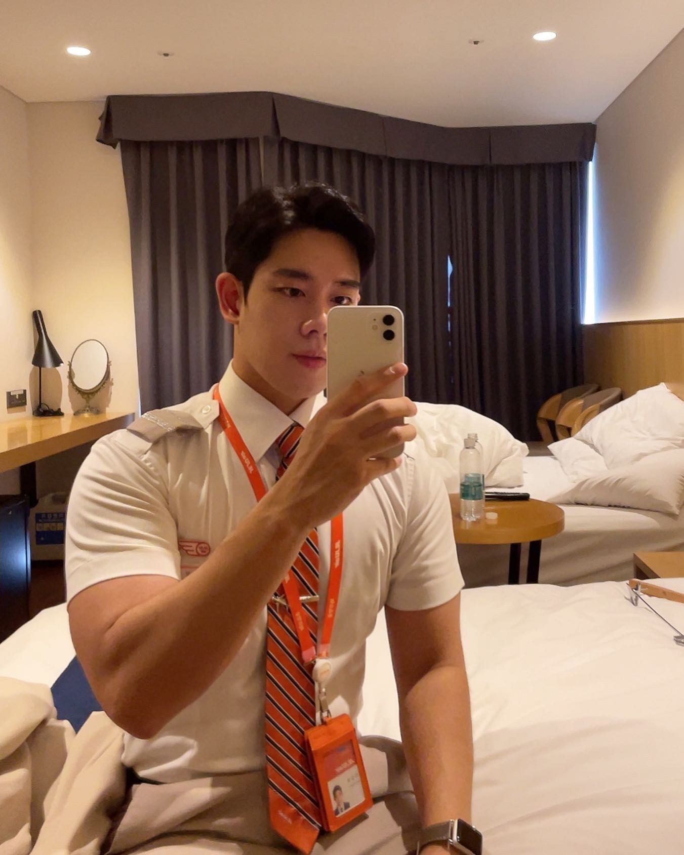 D1021 照片1129张 视频24个 韩国 工作 正装 职业博主创作者 爱好旅行 爱好健身 美食 居家日常 户外日常 自拍较多 穿搭 酒店度假 健身 肌肉 瑜伽 旅游 骑行 购物 珠宝