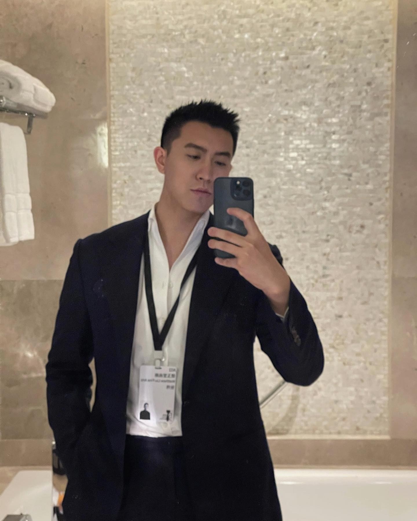 D1048 照片1544张 视频6个 中国男 工作 正装 自拍较多 户外日常 酒店度假 居家日常 穿搭 艺术展览 旅游 瑜伽 美食 骑行 宠物 曝光度低 粉丝数1000+