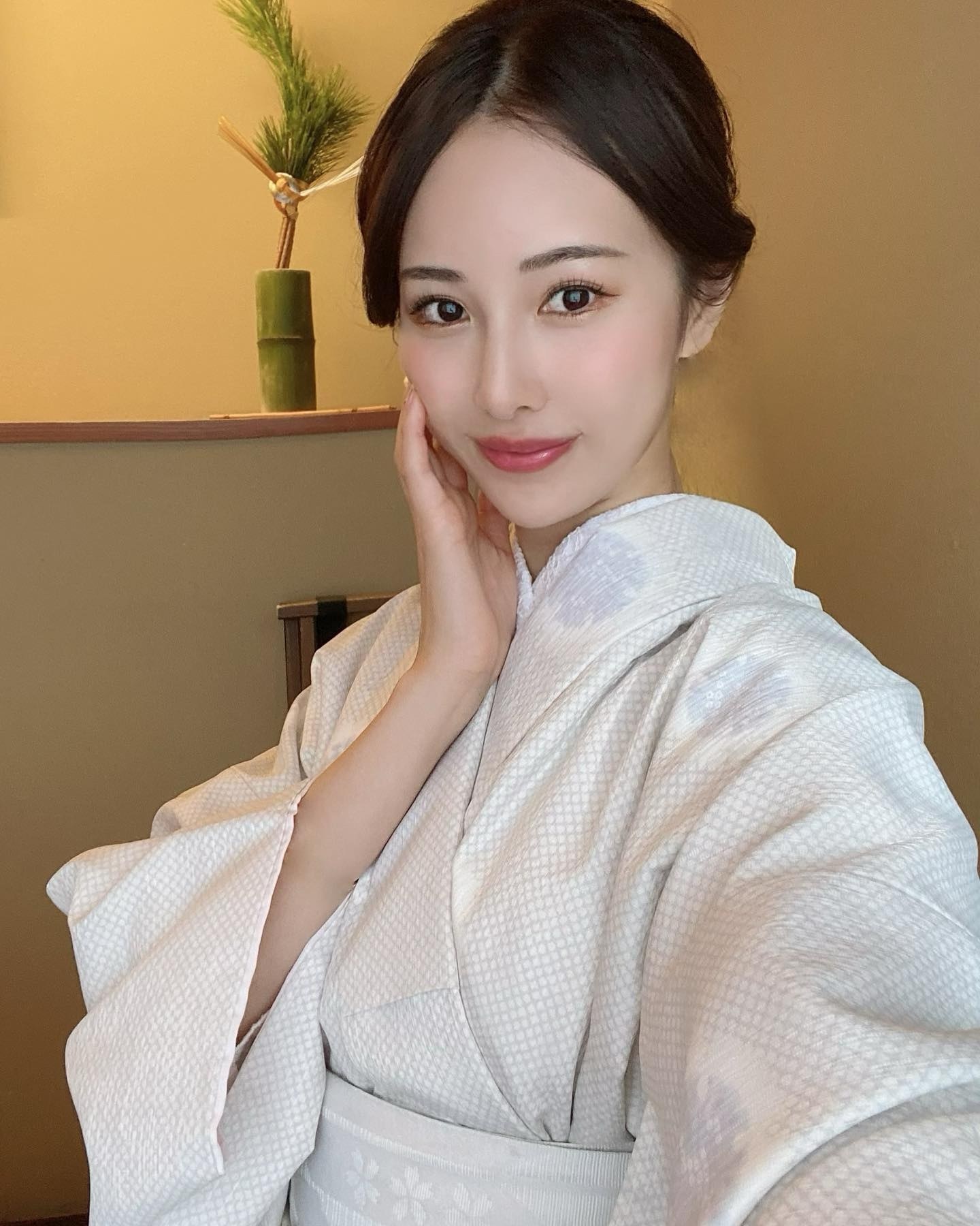 A1087 照片670张 视频5个 日本 正装 工作 旅行英国 酒店度假 户外日常 美食 旅游 骑行 海边 居家日常 穿搭 瑜伽 自拍较多 珠宝