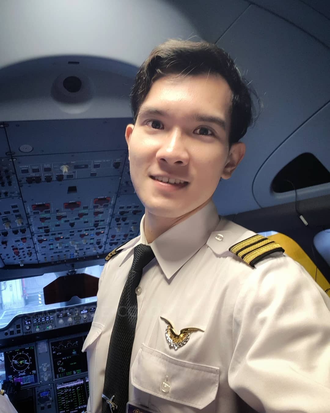 A1092 照片1469张 视频618个 正装 工作 泰国 空少 旅游 自拍较多 户外日常 穿搭 飞机出行 生活场景丰富