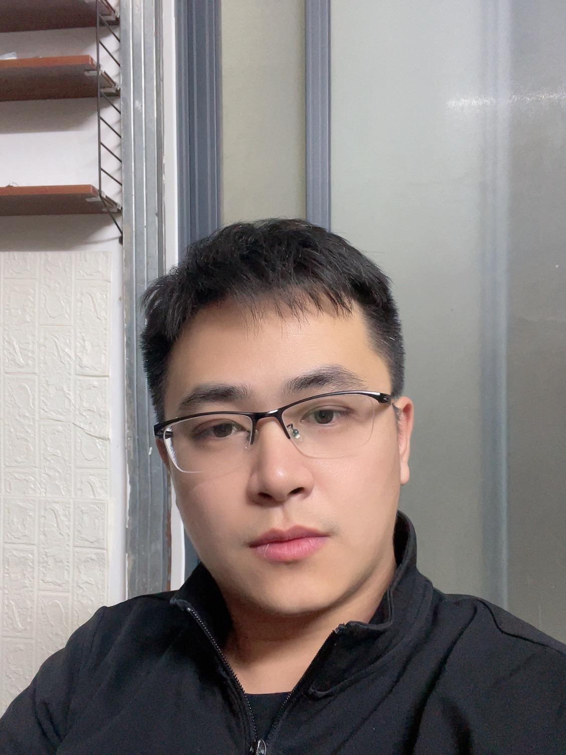 D1003 照片384张 视频281个 工作 中国男 生活日常 旅游 自拍较多 普通 真实