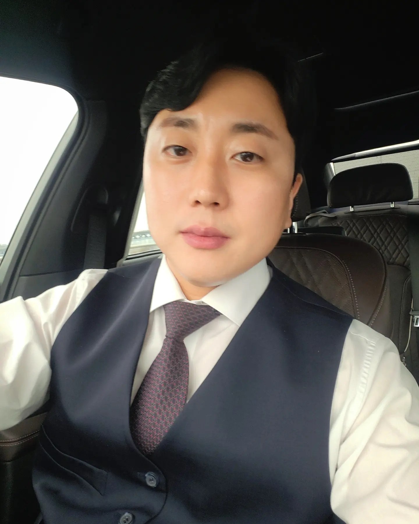 D1008 照片4468张 视频261个 韩国 工作 正装 奶爸 自拍较多 骑行 亲子 户外日常 生活场景丰富 曝光度低 粉丝数9000+