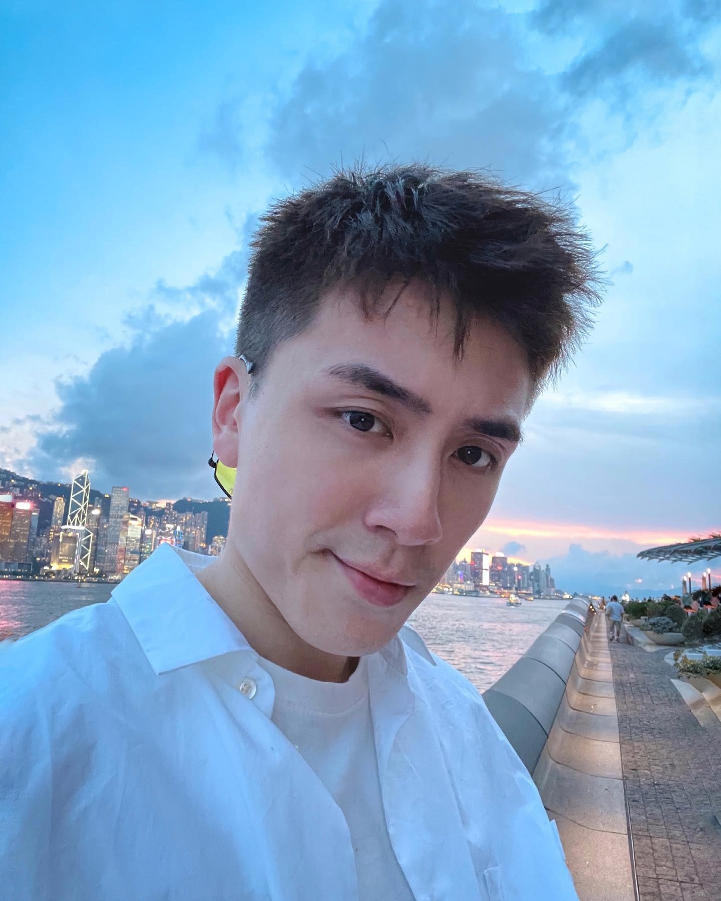 D1009 照片825张 视频18个 中国男 正装 工作 户外日常 穿搭 自拍较多 旅游 居家日常 美食 骑行 滑雪 酒店度假 瑜伽 生活场景丰富