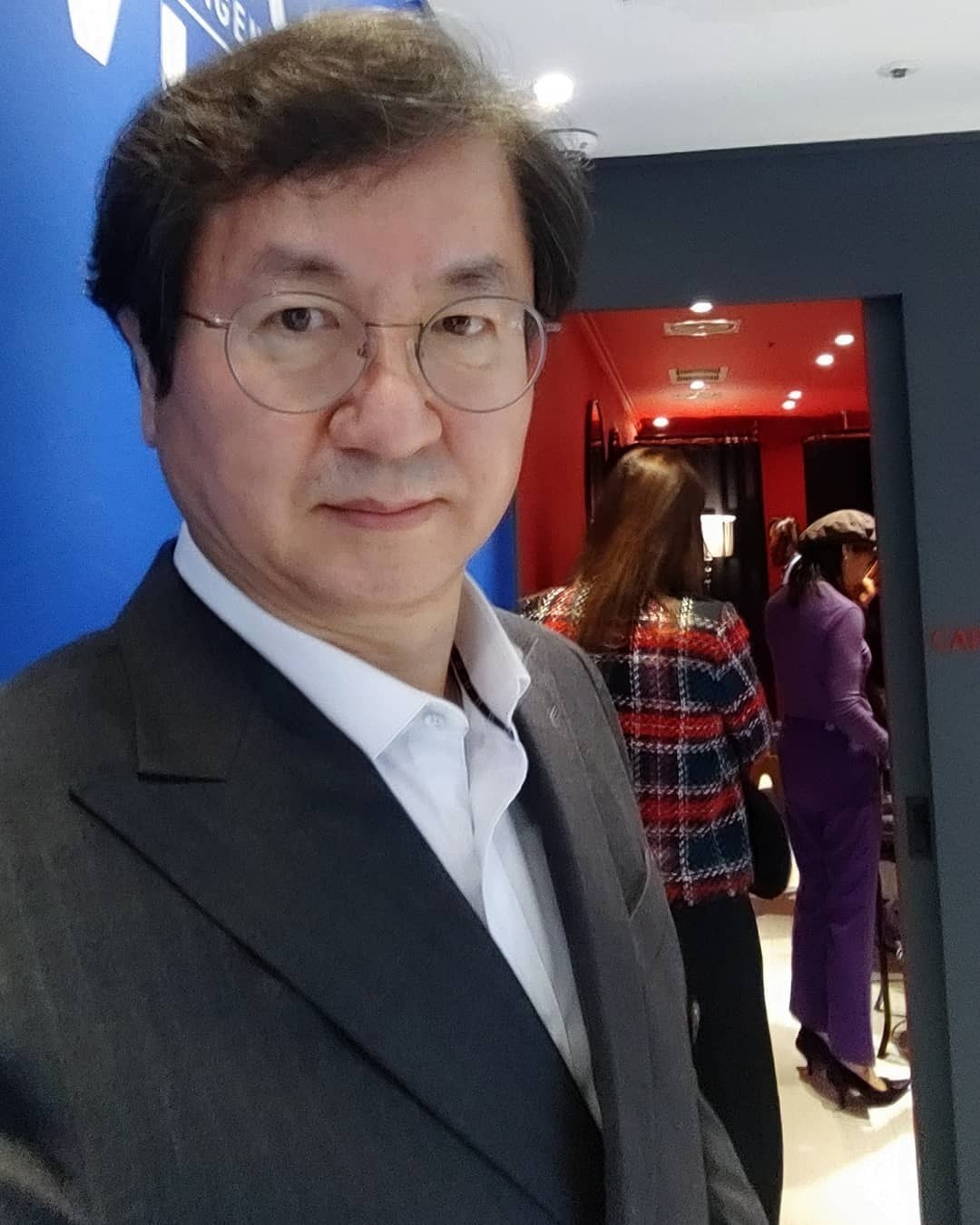 D1013 照片3015张 视频40个 韩国 工作 正装 中老年 成熟大叔 户外日常 自拍较多 骑行 旅游 球类运动 瑜伽 居家日常 亲子 海钓 游泳 生活场景丰富 曝光度低 粉丝数1000+