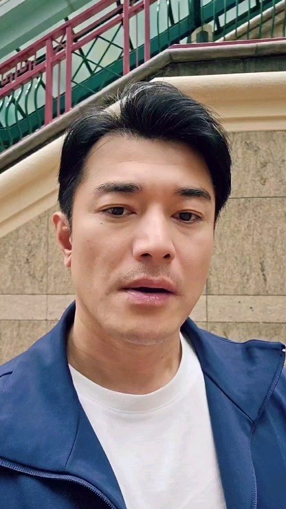 D1036 照片2014张 视频261个 中国香港 工作 正装 职业艺术从业 爱好健身 爱好美食 爱好时尚 亲子 户外日常 自拍较多 骑行 家庭合照 夜生活 居家日常 聚会 瑜伽 旅游 生活场景丰富