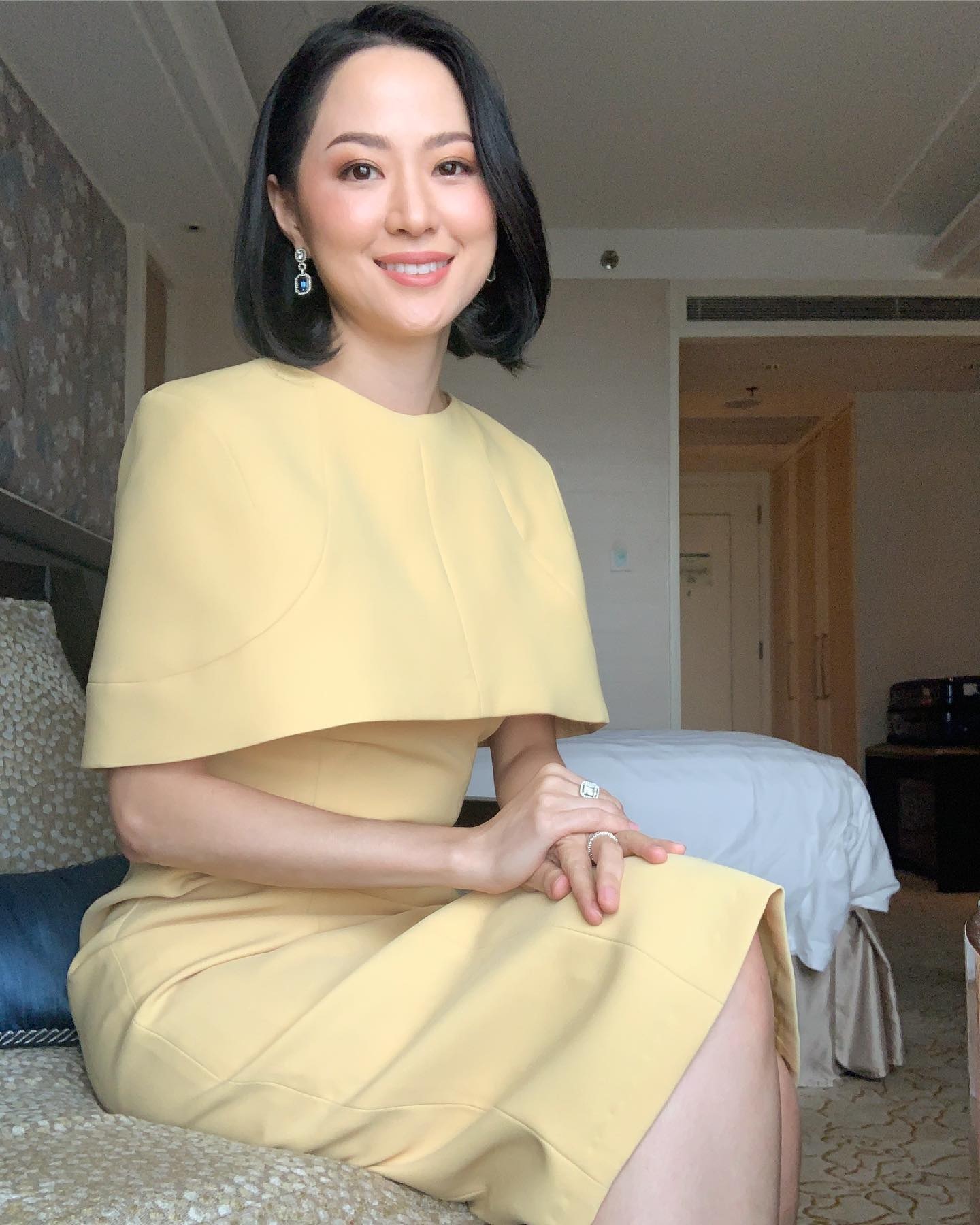 A1098 照片3005张 视频384个 泰国 正装 工作 职业企业创始人 职业医生 爱好瑜伽 亲子 户外日常 自拍较多 穿搭 居家日常 生活场景丰富