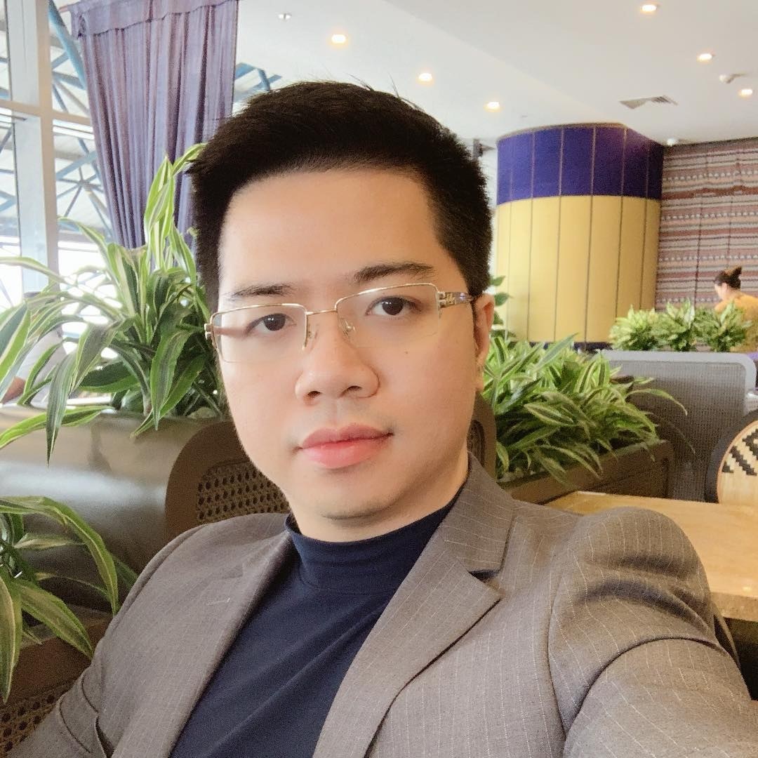 D1039 照片264张 视频5个 越南 工作 正装 职业企业创始人 爱好健身 爱好时尚 爱好汽车 自拍较多 酒店度假 穿搭 户外日常 豪车 生活场景丰富 曝光度低 粉丝数1000+