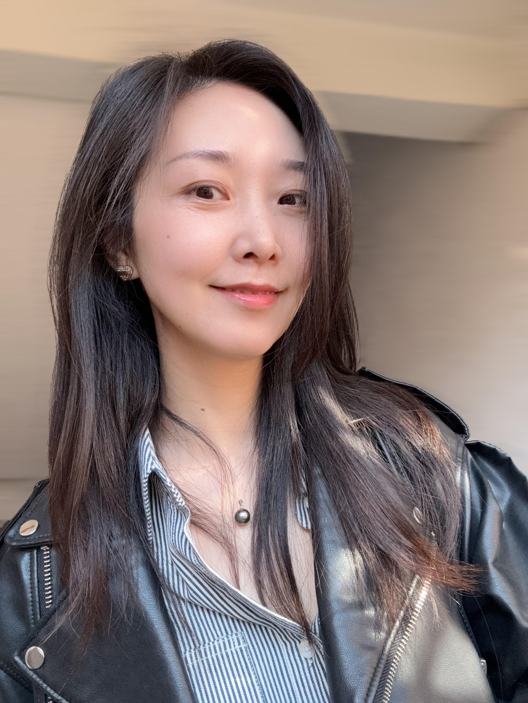 A1099 照片886张 视频36个 正装 中国女 成熟少妇 气质美女 自拍较多 户外日常 穿搭 居家日常 生活场景丰富