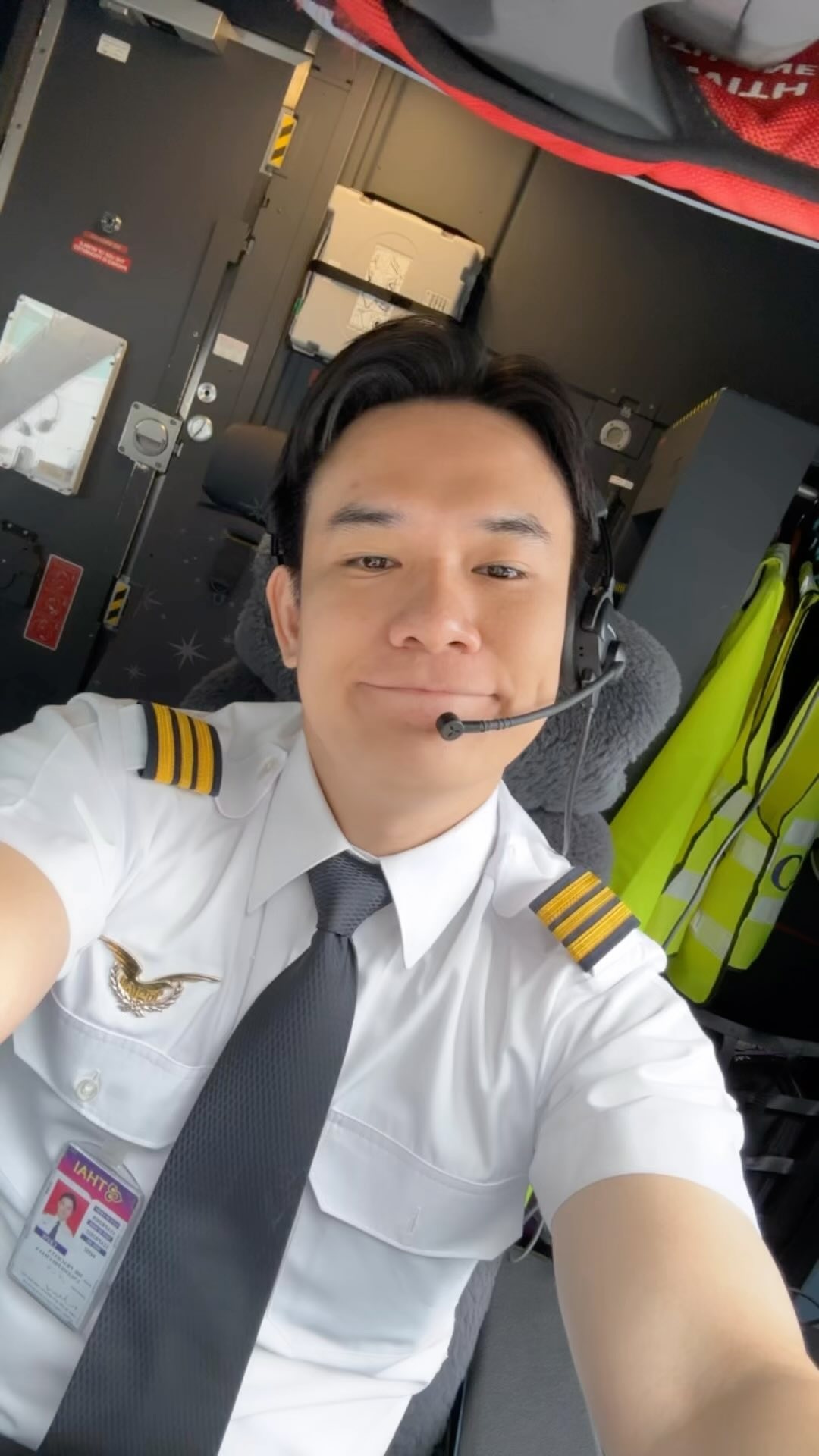 A1109 照片2727张 视频25个 泰国 工作 正装 爱好旅行 旅游 户外日常 自拍较多 酒店度假 穿搭 骑行 瑜伽 居家日常 宠物 生活场景丰富