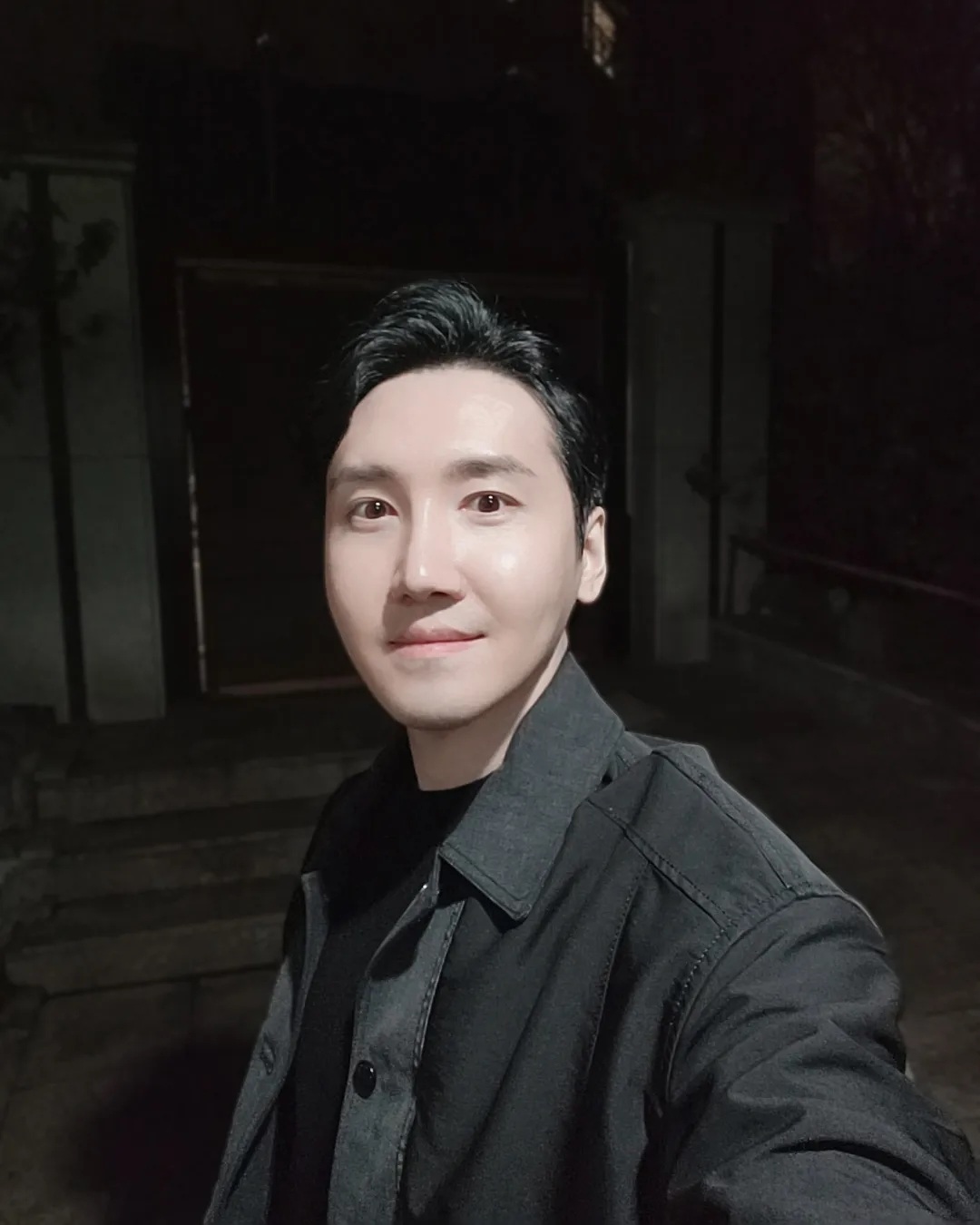 D1091 照片2719张 视频25个 韩国 正装 工作 户外日常 美食 自拍较多 旅游 居家日常 穿搭 酒店度假 骑行 瑜伽 生活场景丰富