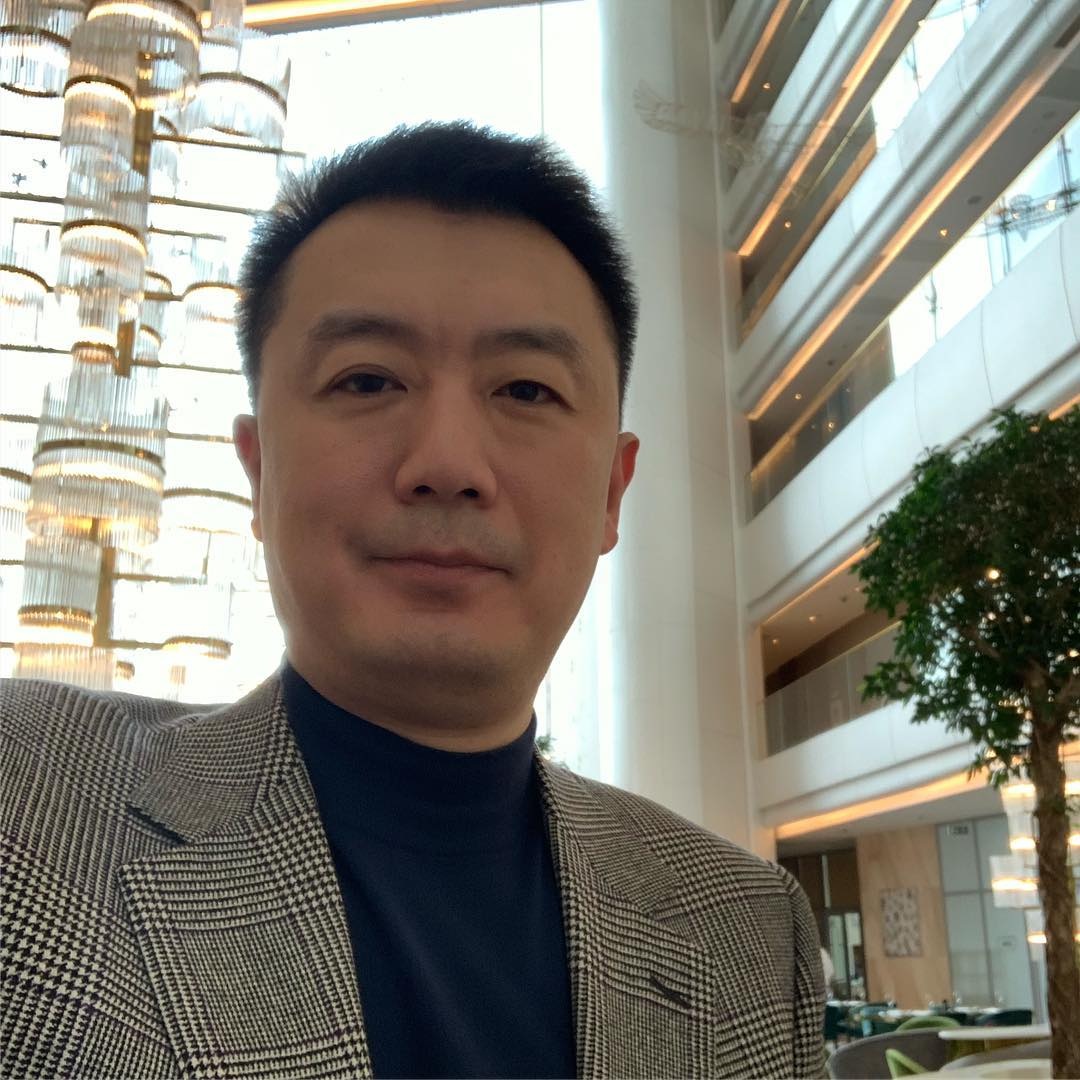 D1137 照片638张 视频82个 工作 正装 哈萨克斯坦 成熟大叔 中老年 自拍较多 户外日常 骑行 生活场景丰富 曝光度低 粉丝数2000+