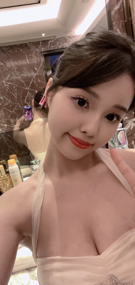 10UB19 照片1610张 视频567个 中国女 邻家小少妇 自拍较多 户外日常 居家日常 酒店度假 美食 镜子自拍 穿搭 生活场景丰富 真实 视频包含实况Live 曝光度超低
