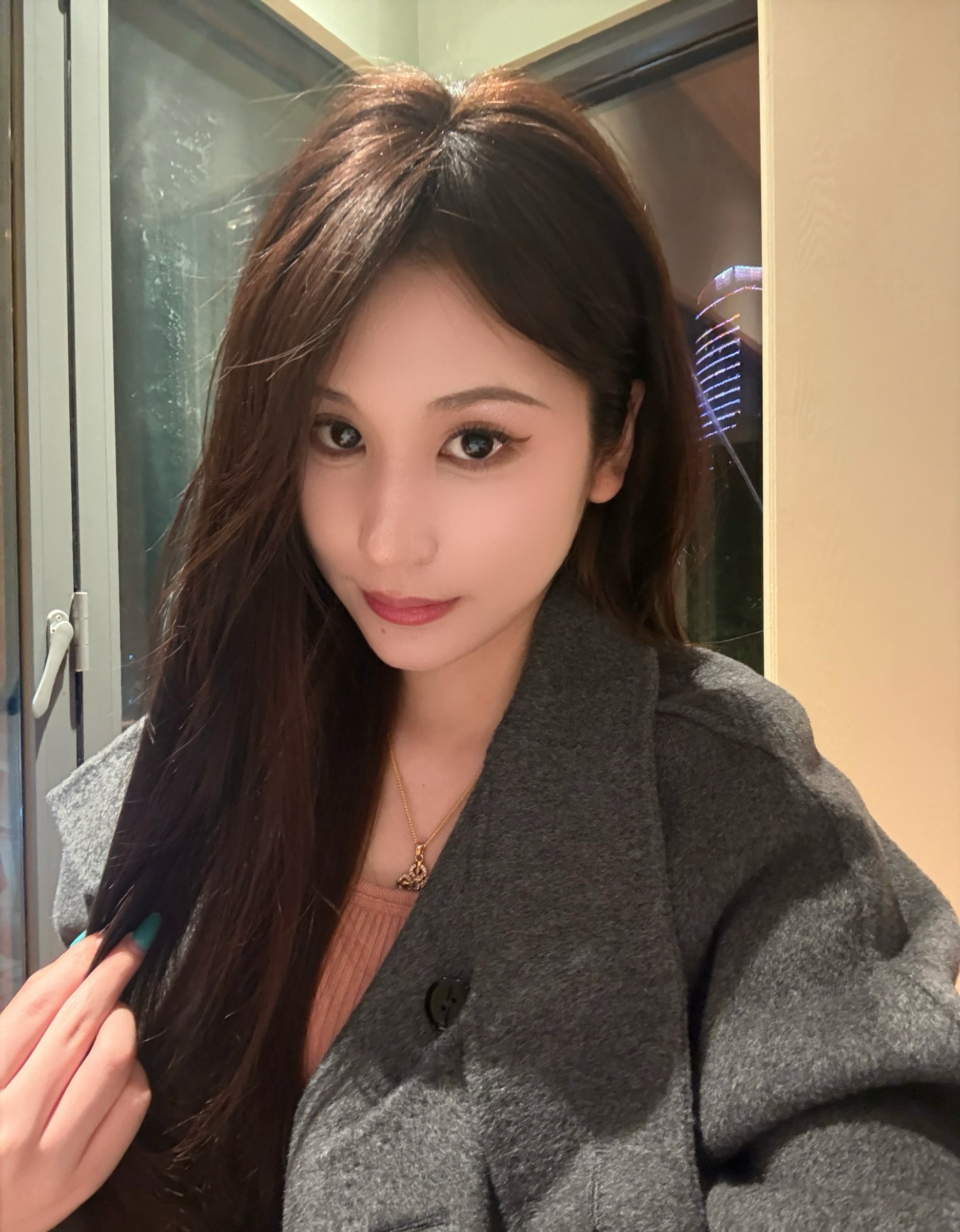 A1202 照片686张 视频324个 中国女 高颜值气质美女少妇 性感照 真实 自拍较多 镜子自拍 户外日常 居家日常 美食 穿搭 酒店度假 生活场景丰富 视频包含实况Live 曝光度低